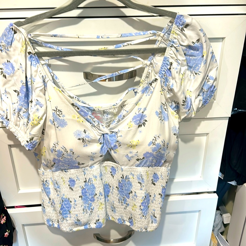 Never worn,crisscross tie back,xxl(19)